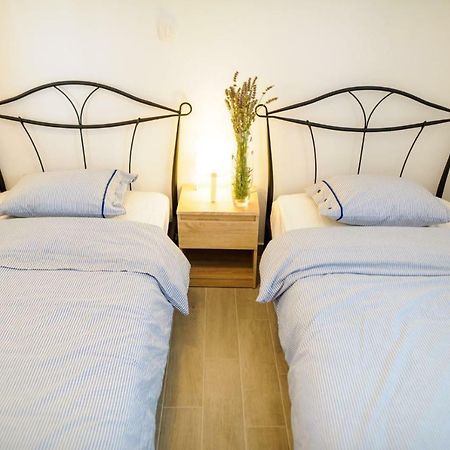 Apartments Lux Pag Pag Town Eksteriør billede